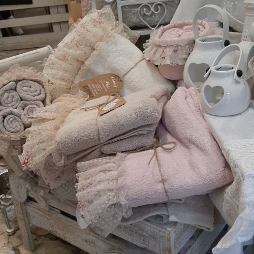 ARTICOLI E BIANCHERIA PER LA CASA